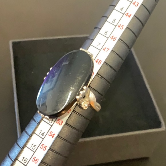 Elegant Black Stone Ring - Picture 2 of 5